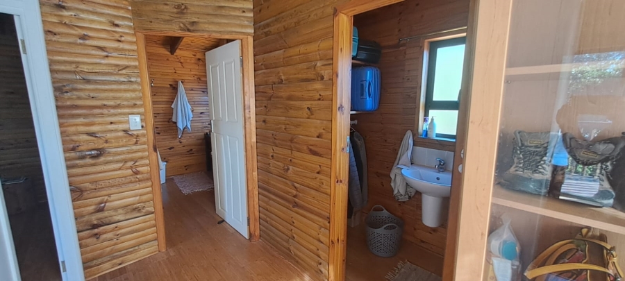 2 Bedroom Property for Sale in Meerenbosch Western Cape
